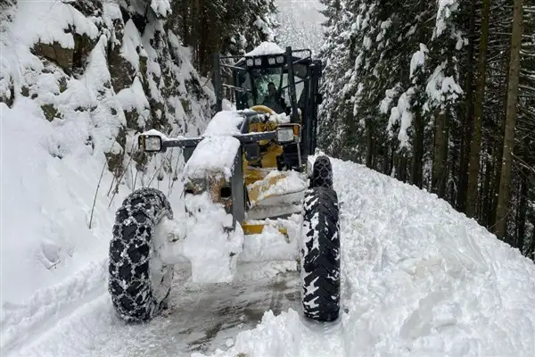 Trabzon’da kar nedeniyle 70 mahalle yolu ulaşıma kapandı