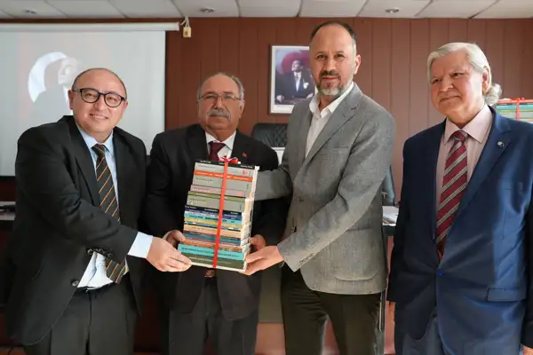 Mersin’deki şiir yarışmasında ödüller sahiplerini buldu