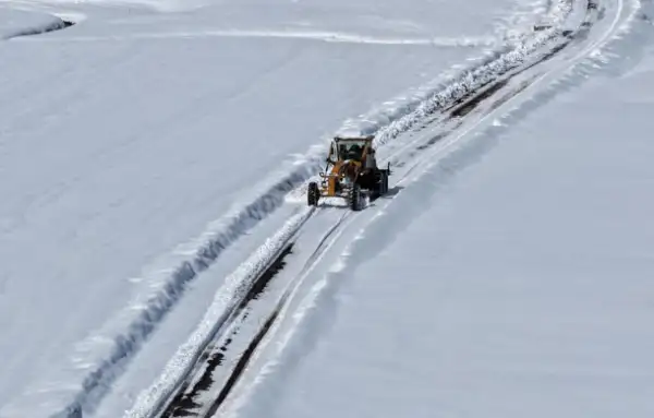 Van'da karla mücadele çalışmaları devam ediyor