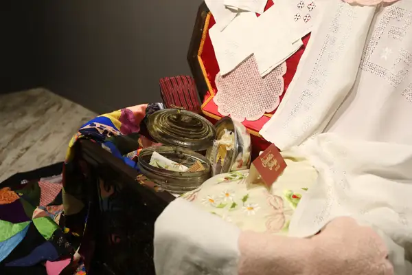 Gaziantep’te “Sandıktan Belleğe: Meral Dai’nin 70 Yıllık Çeyizi” sergisi açıldı 