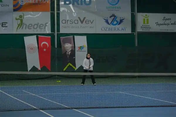 Eskişehir’de 8 Mart Kadınlar Tenis Turnuvası başladı