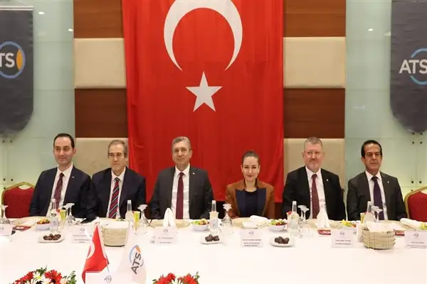 Başkan Vekili Özdemir, iş dünyasıyla iftarda buluştu