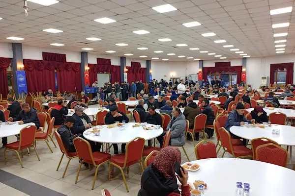 Sapanca’da iftar hizmeti verilmeye devam ediyor