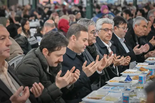 Başkan Akın, Bigadiçlilerle iftar sofrasında buluştu