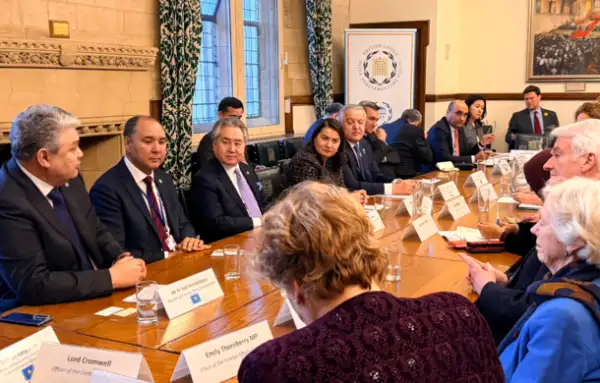 Kazakistan Dışişleri Bakanı Kosherbayev'in Londra temasları