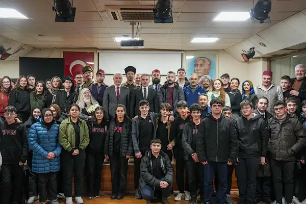 Trabzon Büyükşehir Belediyesi Şehir Tiyatrosu ilçe turnesine devam ediyor