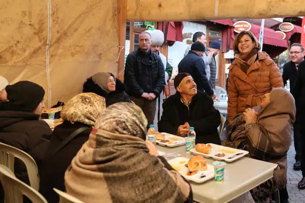 Sivrihisar Hükümet Meydanı'naiftar programı gerçekleştirildi