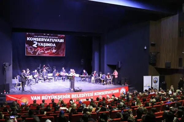 Van Büyükşehir Belediyesi Konservatuvarı'nın kuruluş yıl dönümü etkinliği