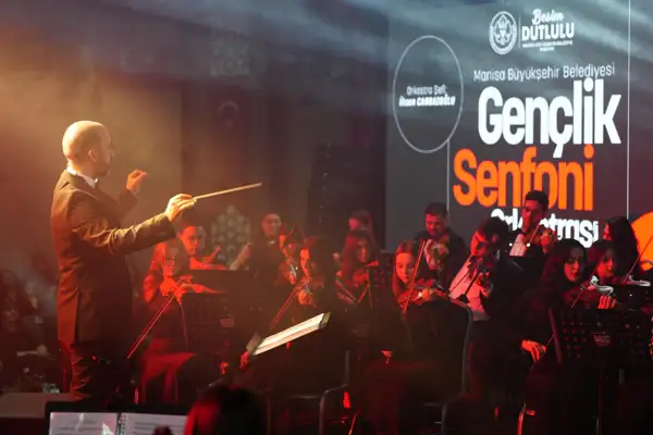 Manisa’da Gençlik Senfoni Orkestrası ilk konserini verdi