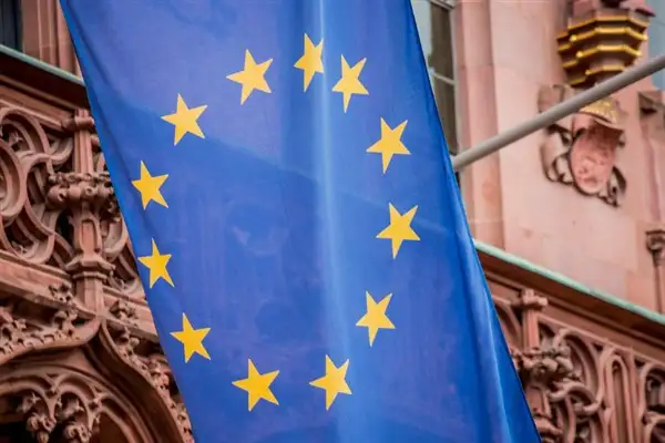 AB Komiseri Kos’tan Sırbistan’a yargı ve basın özgürlüğü uyarısı