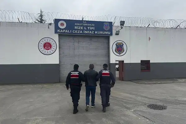 Rize’de hakkında kesinleşmiş cezası bulunan 2 kişi yakalandı
