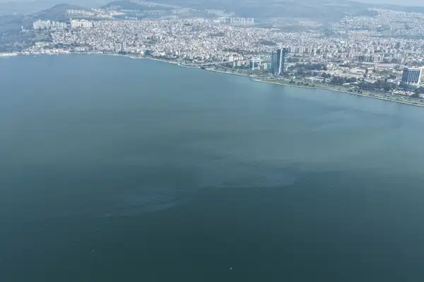 İzmir Körfezi’nde dış kaynaklı kirlilik alarmı