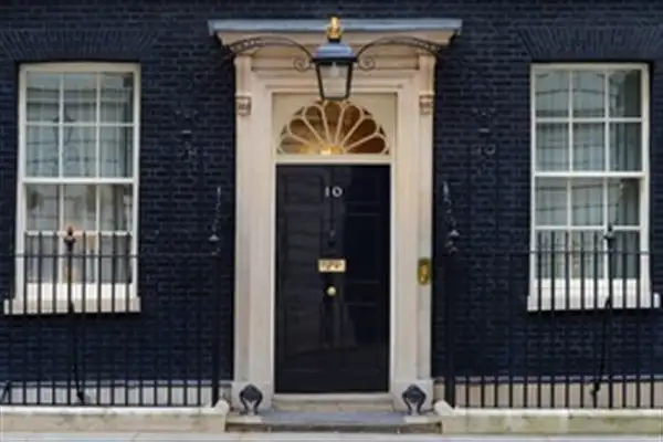 İngiltere, ABD’ye Hürmüz için üs kullanım izni verdi