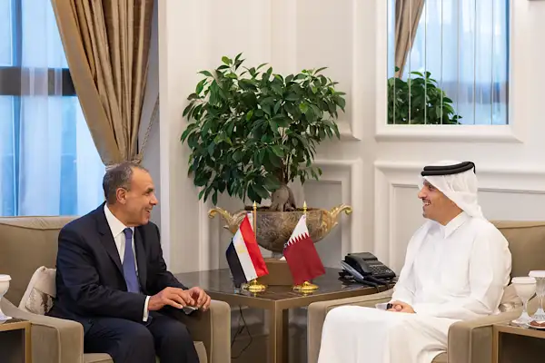 Katar Başbakanı Al-Thani, Mısır Dışişleri Bakanı ile bölgesel gerilimi görüştü