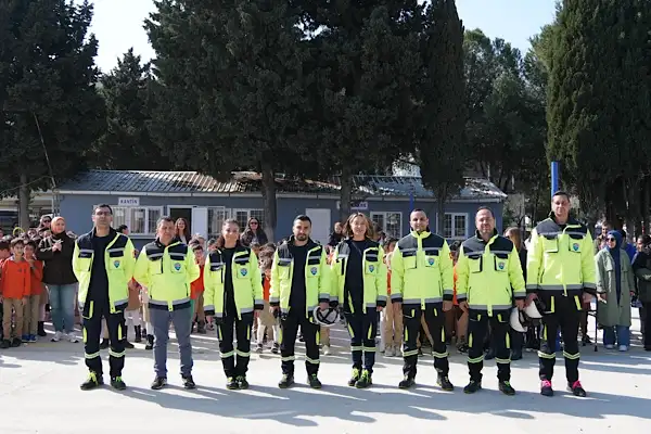 Aliağa’da deprem farkındalık etkinliği ve tatbikatı gerçekleştirildi
