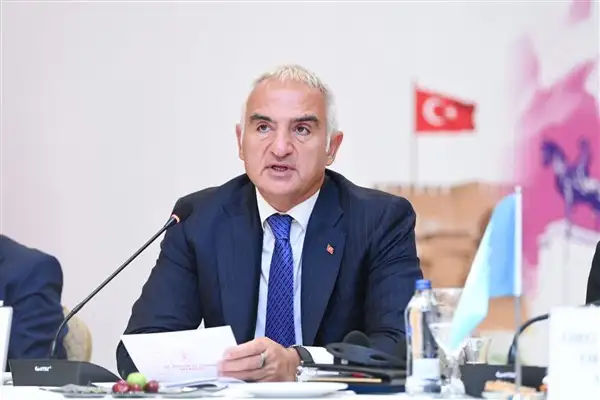 Bakan Ersoy, THY Yönetim Kurulu üyeleri ile bir araya geldi