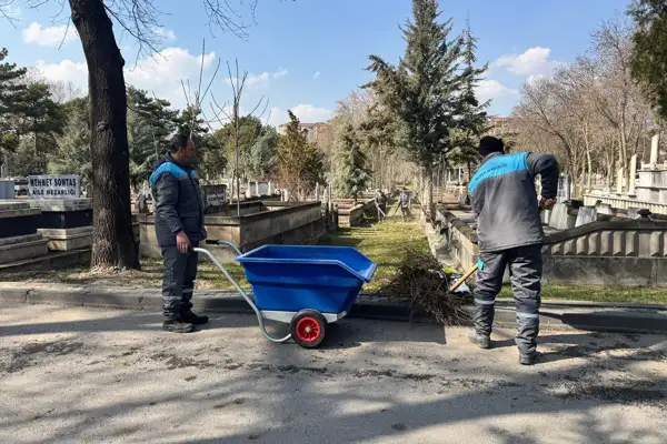 Kayseri'de kabristanlar bayram ziyaretine hazırlandı