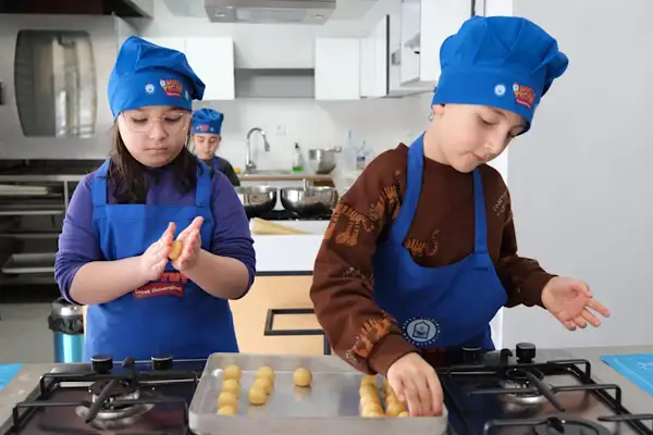 Yıldırımlı çocuklar Ramazan için süt helvası ve şekerpare yaptı