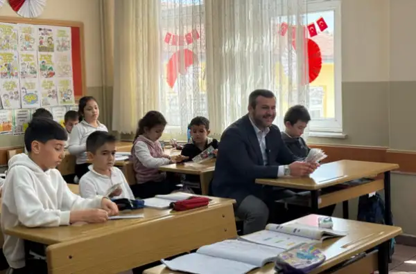 Başkan Çetinkaya’dan miniklere yerel yönetim dersi