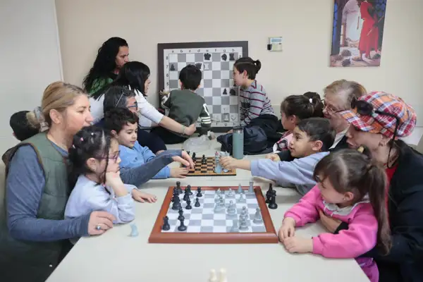 Çocuklar, İleri Yaş Sağlıklı Yaşam Merkezi’ni ziyaret etti