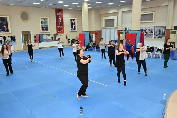 Isparta’da kadınlara zumba kursu