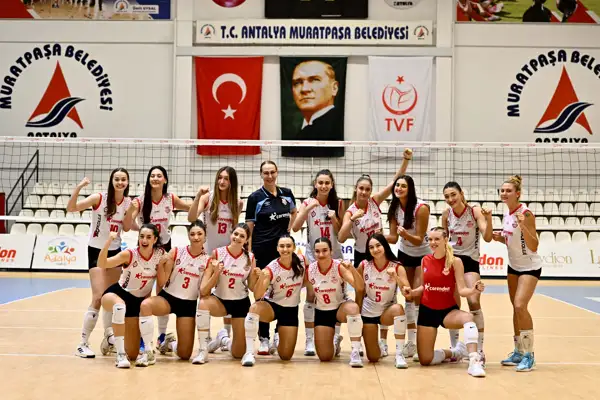 Muratpaşa Belediyesi Kadın Voleybol Takımı'ndan galibiyet
