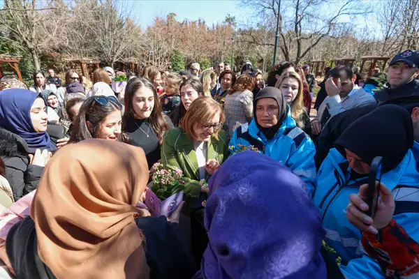 Başkan Şahin, kadın çalışanlarla bir araya geldi