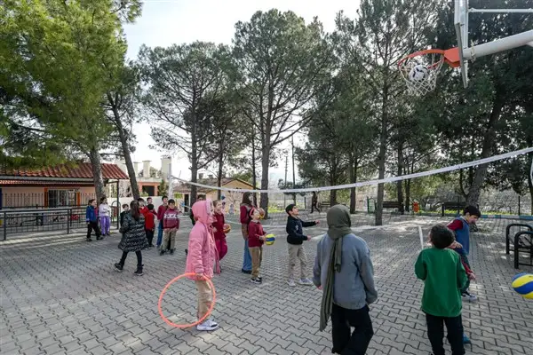 Büyükşehirden okullara spor malzemesi desteği