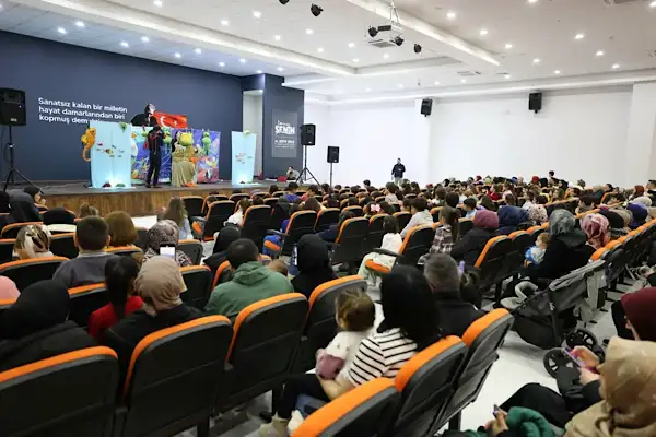 Derince’de çocuklar tiyatro etkinliğinde buluştu