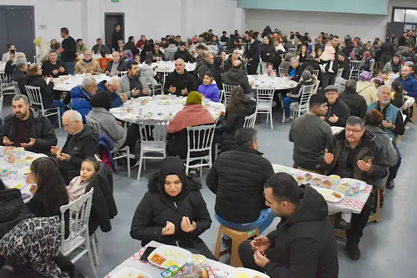 Edremit’te mahalle mahalle iftar sofraları kuruluyor