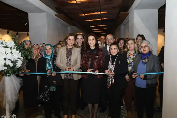 “19. Asırda Osmanlı Coğrafyasında Kadın” sergisi ziyarete açıldı