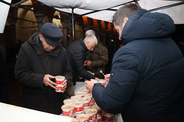 İzmit'te Çanakkale şehitleri için helva ikramı