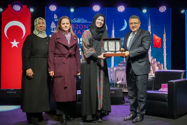 Kanadalı Yazar Jenny Molendyk Trabzon’da İslam’a geçiş hikayesini anlattı