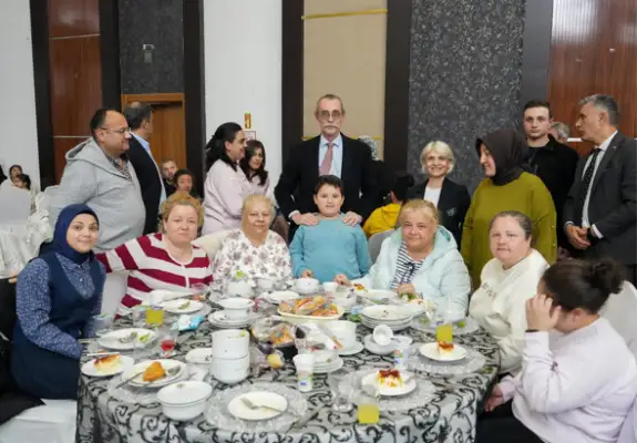 Başkan Beşikcioğlu, özel gereksinimli vatandaşlarla iftarda buluştu