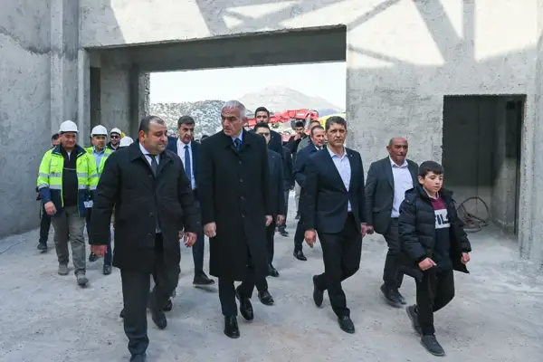 Bakan Ersoy, İbradı'da iftarda vatandaşlarla buluştu