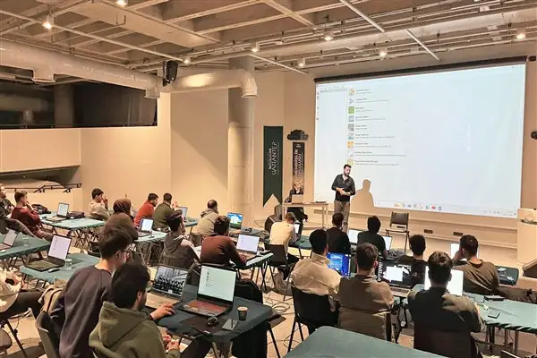 Ramazan boyunca bilim merkezi gençlere teknoloji eğitimi sunuyor