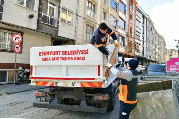 Esenyurt’ta kaba atıklar geri dönüşüme kazandırılıyor