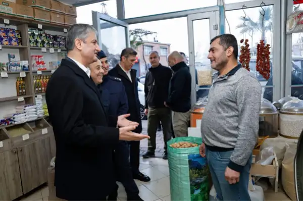 Adana Valisi Yavuz, Yüreğir'deki esnafla bir araya geldi