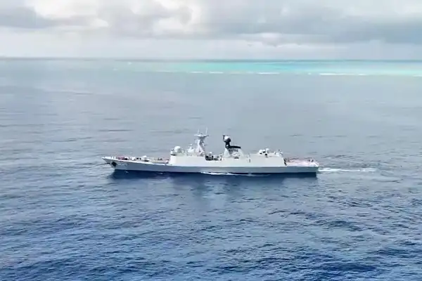 ‌Çin ordusundan Huangyan Adası'nda devriye‌