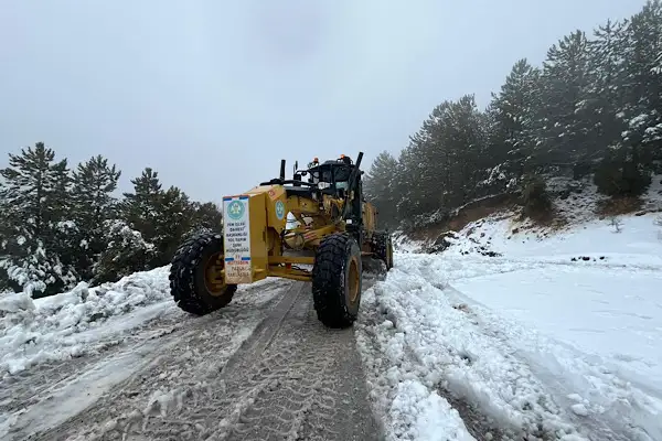 Manisa Spil Dağı’nda kar mesaisi gerçekleştirildi