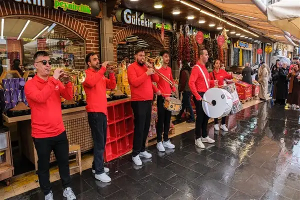 Kent, yarım asırlık bayram geleneğini  bu yıl Diyarbakır’da “Bayram Sokağı” ile yaşatıyor