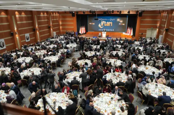 AK Parti İstanbul İl Başkanlığı’nda şehit aileleri ve gaziler iftarı