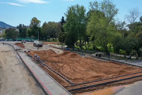 Gazipaşa Atatürk Parkı’nda yenileme çalışmaları devam ediyor