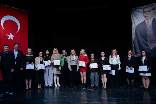 Konak’ta Yaşlılara Saygı Haftası kapsamında sergi ve gösteri programı düzenlendi