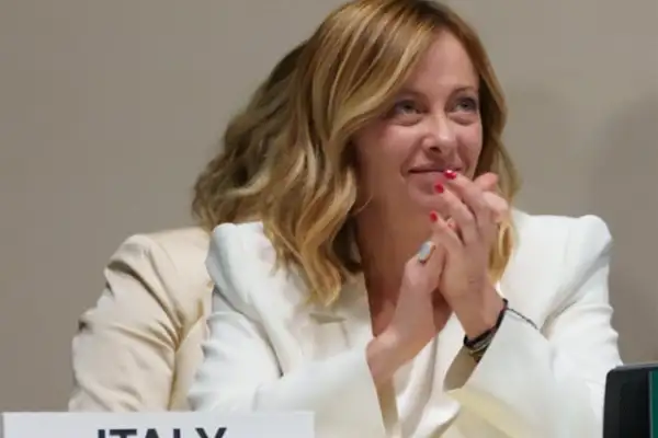 Meloni: Avrupa göçmen geri gönderme kurallarında yeni adımı onayladı