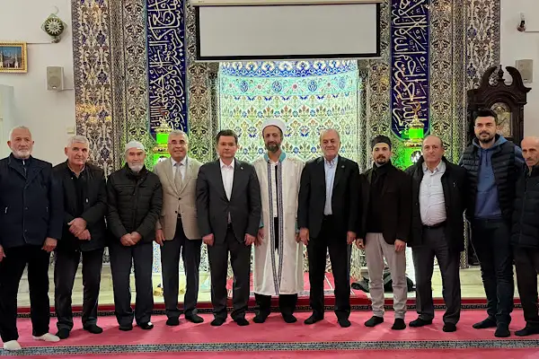 Başkan Aydın, bayram namazı sonrası vatandaşlarla buluştu