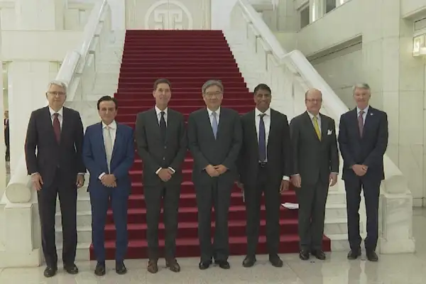 Çin Ticaret Bakanı Wang, küresel ilaç temsilcileriyle Pekin’de buluştu