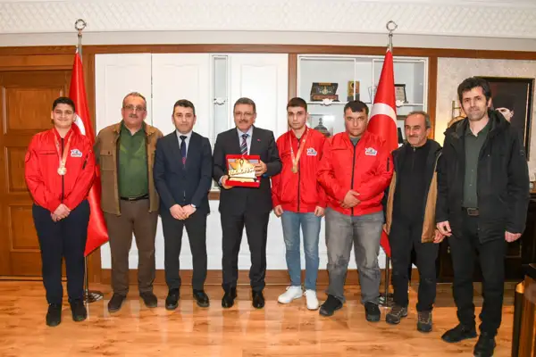 Genç, TEKNOFEST 2025’te Türkiye birincisi olan öğrencileri ağırladı