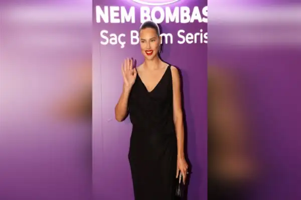 Adriana Lima muhteşem saçlarının sırrını paylaştı: 