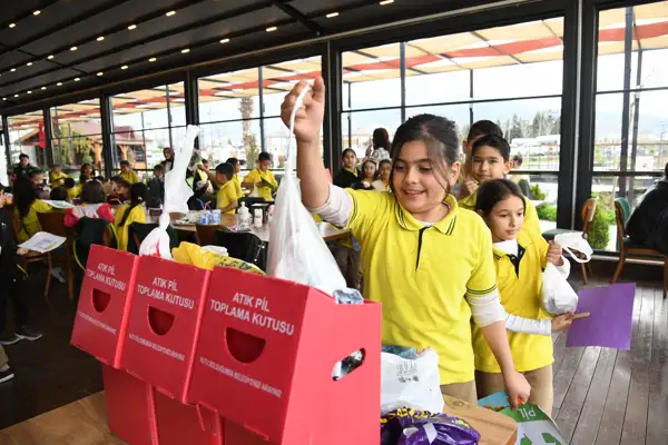 Osmaniye’de “100 Atık Pile Bir Pizza” projesine öğrencilerden destek